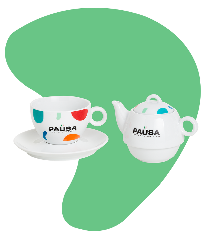 Teiera e tazza in porcellana