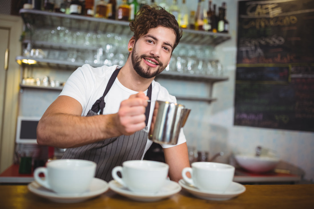 5 Momenti al Bar che ci Fanno Amare l’Estate (Nonostante Tutto)